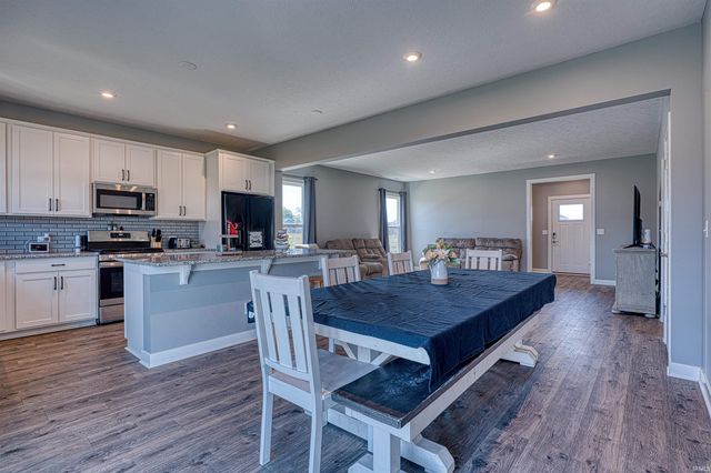 2938 Donna Dee Drive, Evansville, IN 47725