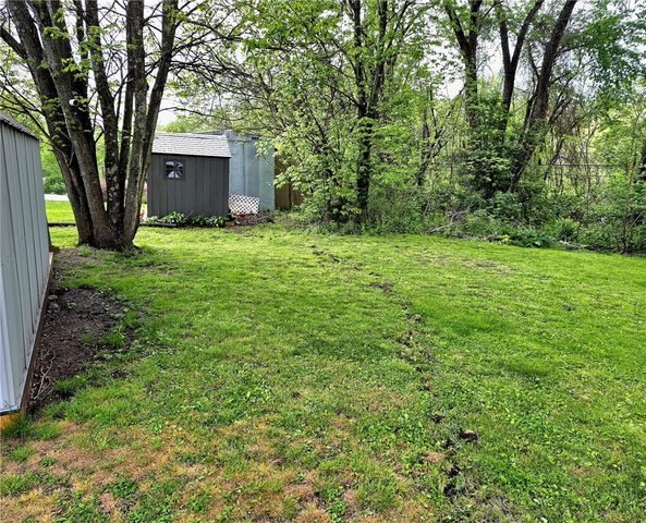 27 Manor Dr, Smith, PA 15019
