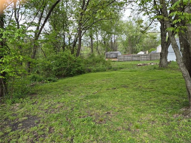 27 Manor Dr, Smith, PA 15019