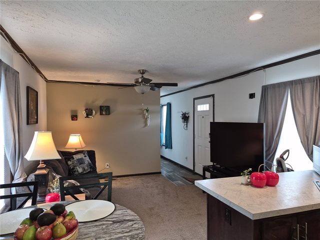 27 Manor Dr, Smith, PA 15019