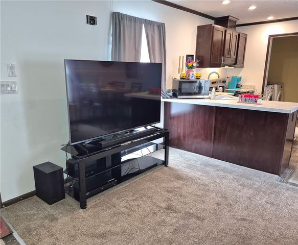 27 Manor Dr, Smith, PA 15019