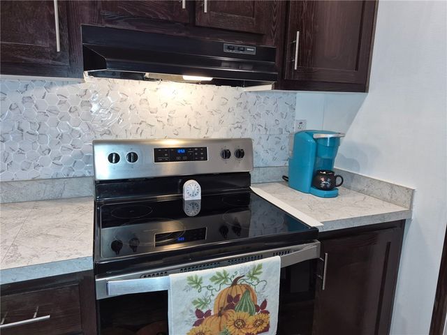27 Manor Dr, Smith, PA 15019