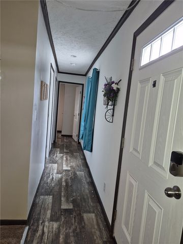 27 Manor Dr, Smith, PA 15019