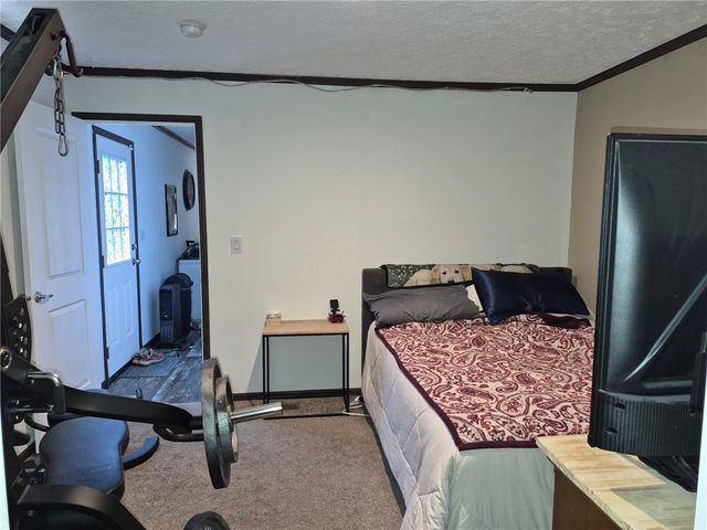 27 Manor Dr, Smith, PA 15019
