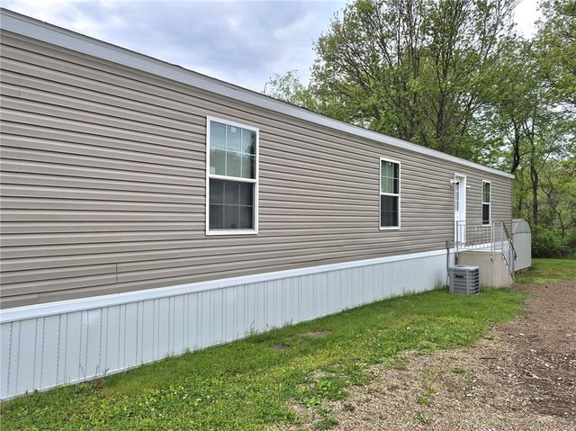 27 Manor Dr, Smith, PA 15019