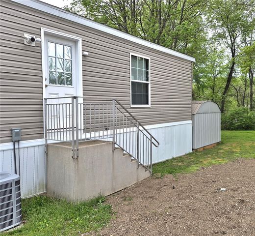 27 Manor Dr, Smith, PA 15019