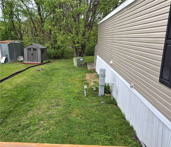 27 Manor Dr, Smith, PA 15019