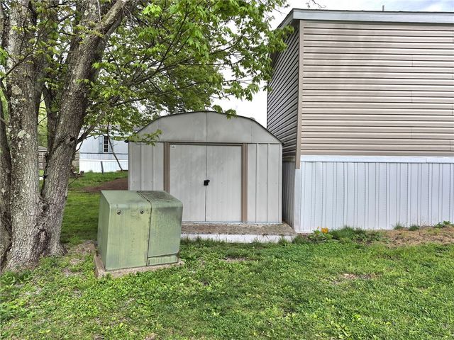 27 Manor Dr, Smith, PA 15019