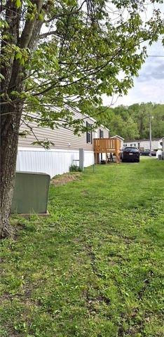 27 Manor Dr, Smith, PA 15019