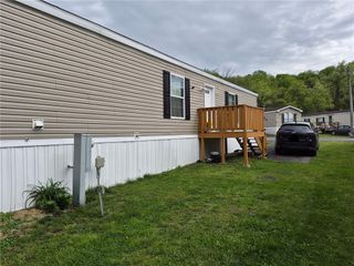 27 Manor Dr, Smith, PA 15019