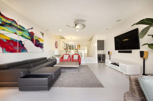 424 Hendricks Isle 6, Fort Lauderdale, FL 33301