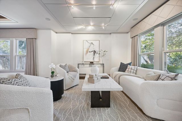 230 E 25th Street, Houston, TX 77008