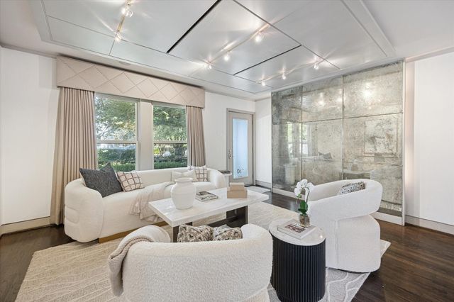 230 E 25th Street, Houston, TX 77008