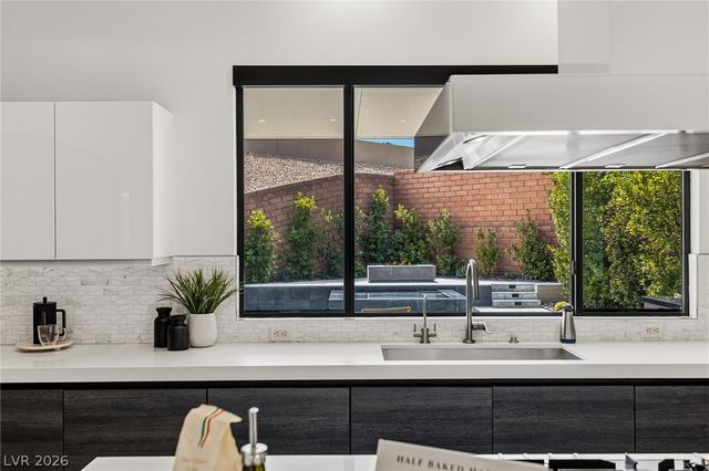 1 Garden Shadow Lane, Las Vegas, NV 89135