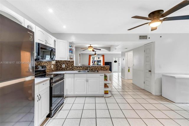 7345 NW 75th St, Tamarac, FL 33321