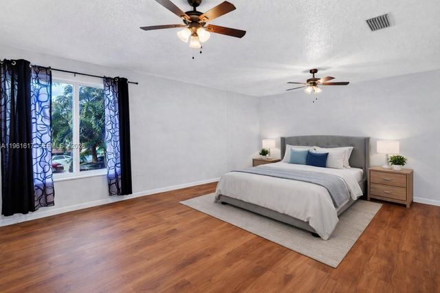 7345 NW 75th St, Tamarac, FL 33321