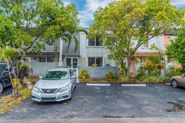 7345 NW 75th St, Tamarac, FL 33321