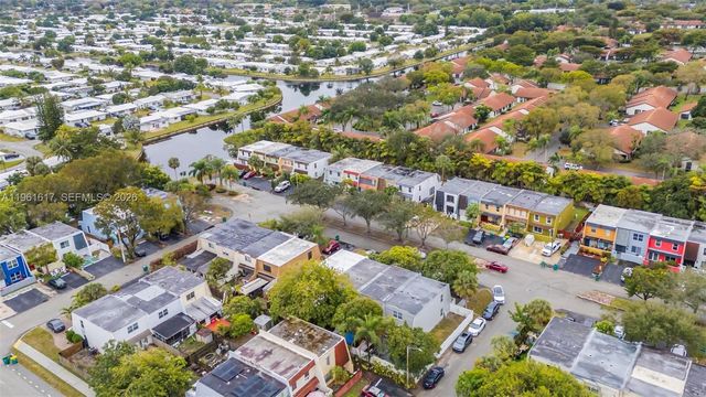 7345 NW 75th St, Tamarac, FL 33321