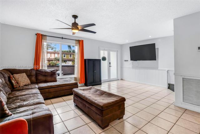 7345 NW 75th St, Tamarac, FL 33321