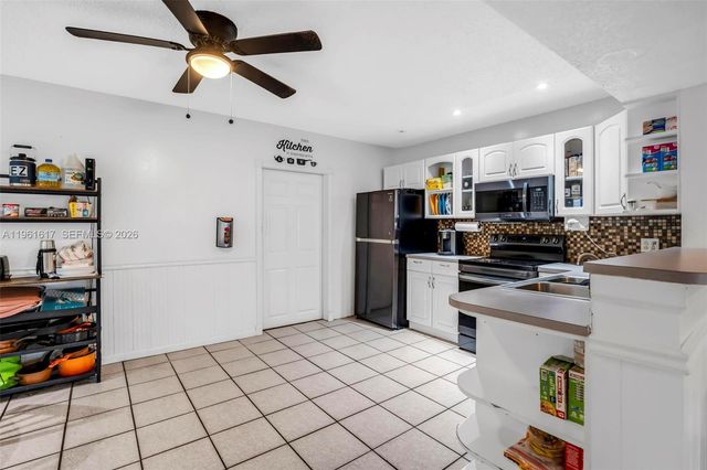 7345 NW 75th St, Tamarac, FL 33321