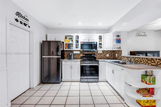 7345 NW 75th St, Tamarac, FL 33321