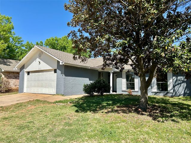 3816 Seven Gables Street, Fort Worth, TX 76133