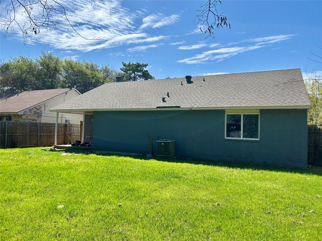 3816 Seven Gables Street, Fort Worth, TX 76133