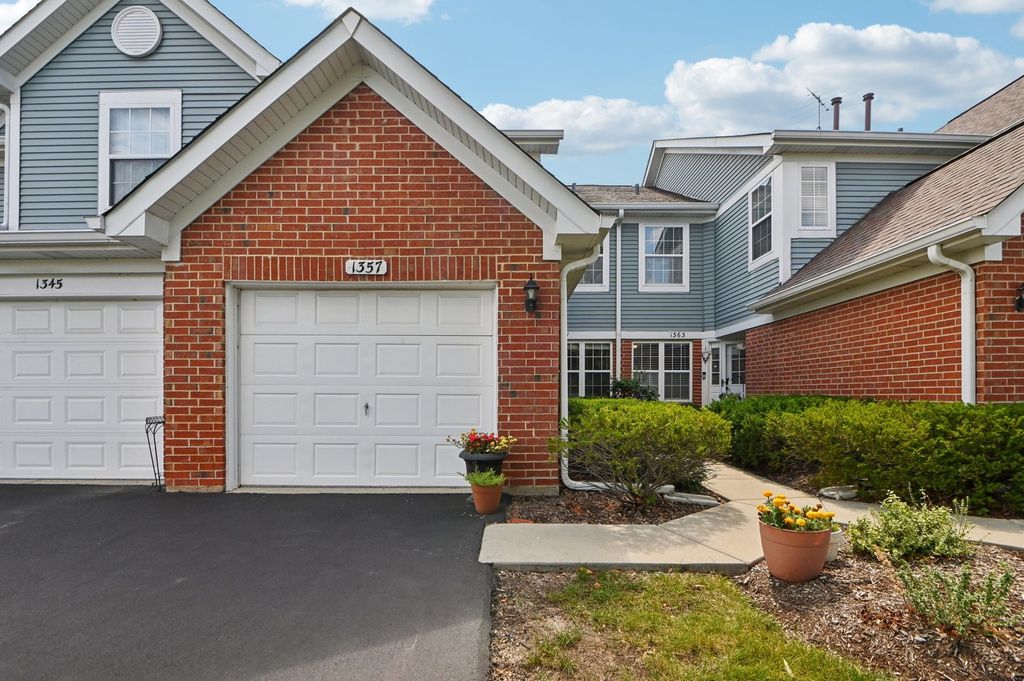1357 Ashbury Lane E, Roselle, IL 60172