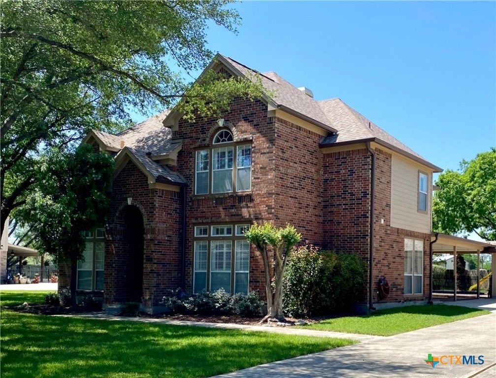 256 Las Brisas Boulevard, Seguin, TX 78155