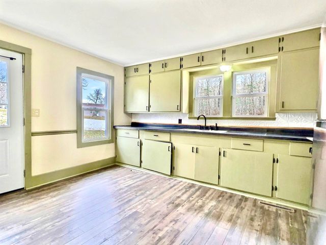 906 E Cale Street, Monett, MO 65708