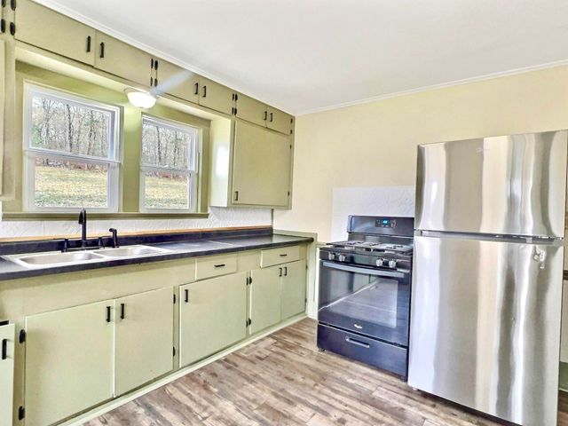 906 E Cale Street, Monett, MO 65708