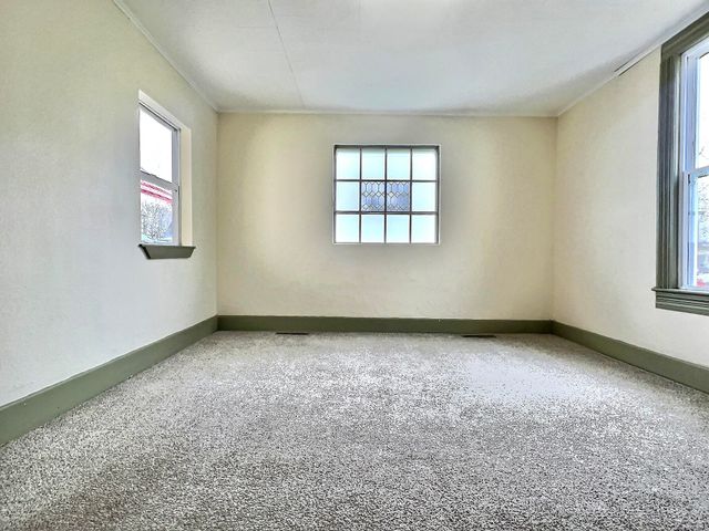 906 E Cale Street, Monett, MO 65708