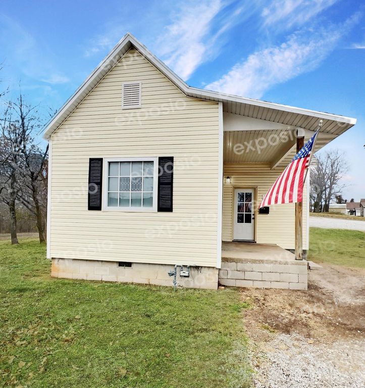 906 E Cale Street, Monett, MO 65708