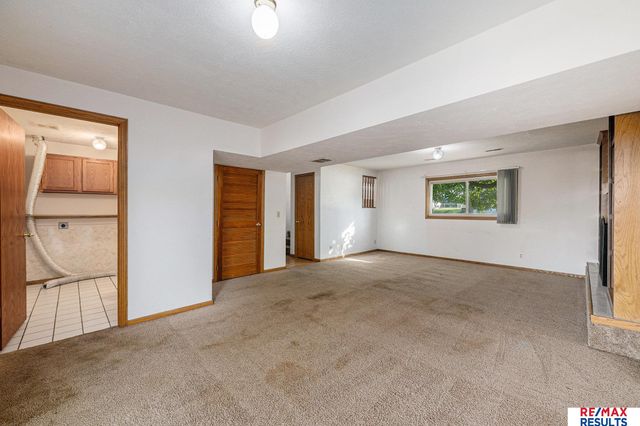 912 Bordeaux Avenue, Bellevue, NE 68123