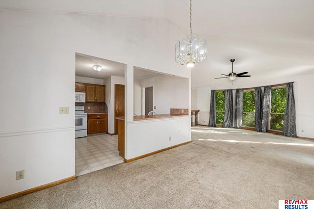 912 Bordeaux Avenue, Bellevue, NE 68123