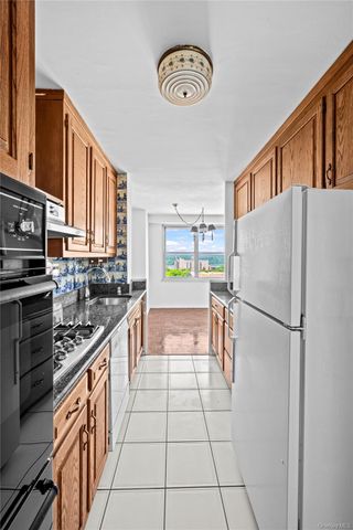 555 Kappock Avenue 21K, Bronx, NY 10463