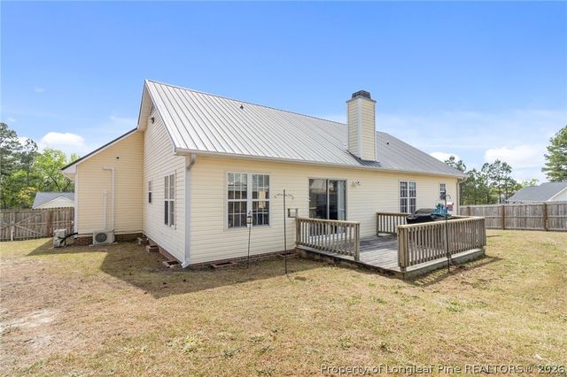122 Jefferson Drive, Raeford, NC 28376