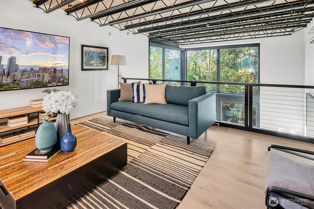 305 Lee Street, Seattle, WA 98109