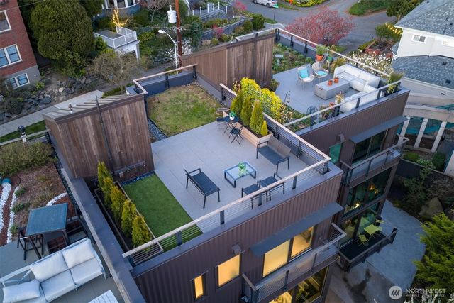 305 Lee Street, Seattle, WA 98109