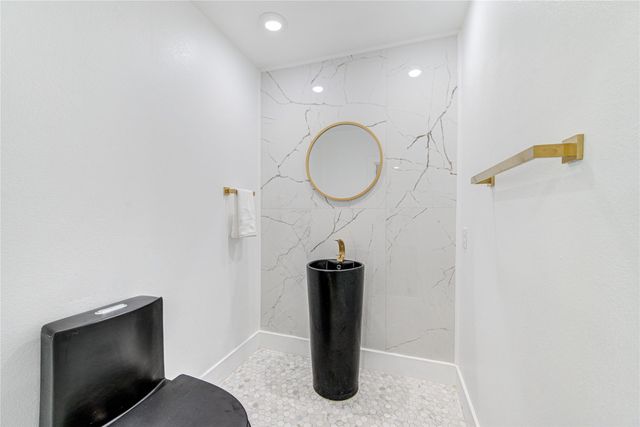 10070 Woodland Village DR, Austin, TX 78750