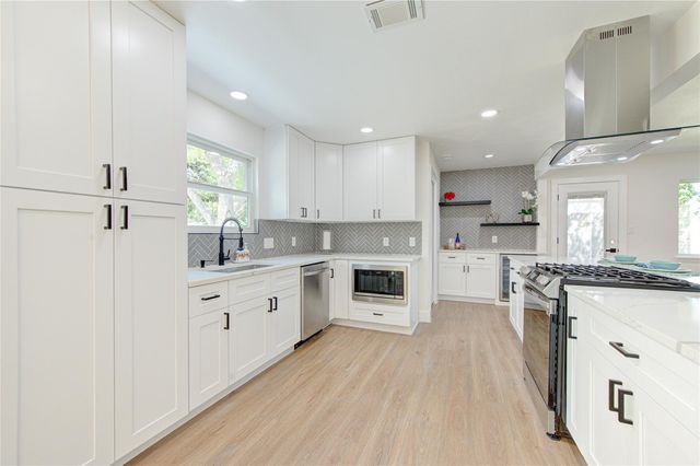 10070 Woodland Village DR, Austin, TX 78750