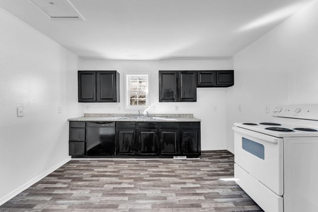 2105 N Elizabeth Avenue, Springfield, MO 65803