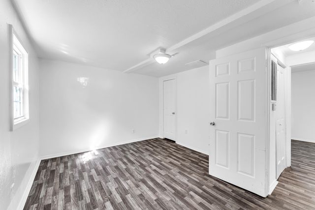 2105 N Elizabeth Avenue, Springfield, MO 65803