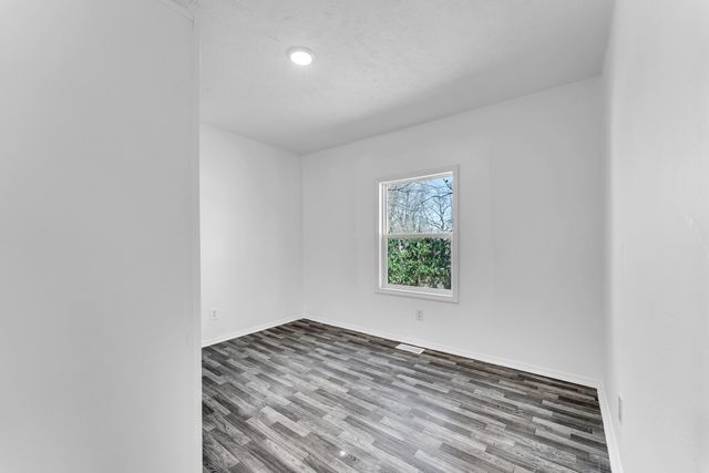 2105 N Elizabeth Avenue, Springfield, MO 65803