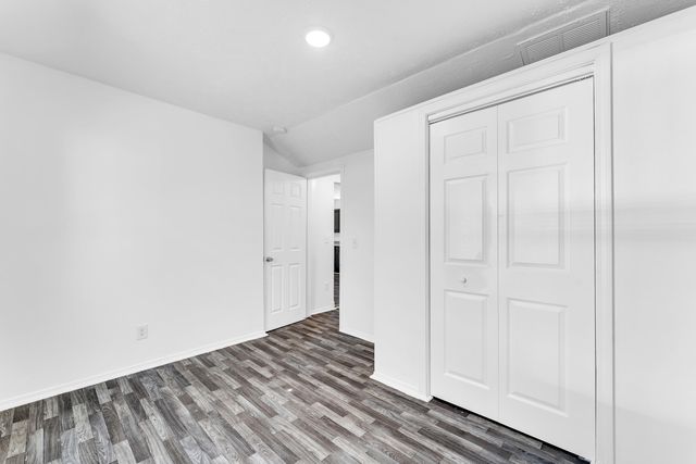 2105 N Elizabeth Avenue, Springfield, MO 65803