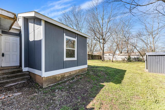 2105 N Elizabeth Avenue, Springfield, MO 65803