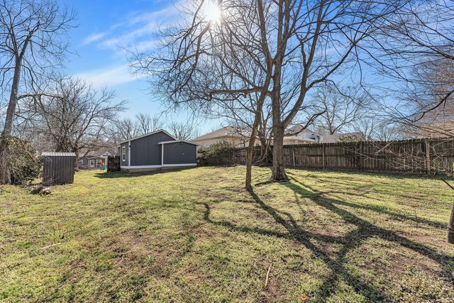 2105 N Elizabeth Avenue, Springfield, MO 65803