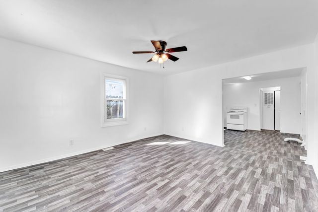 2105 N Elizabeth Avenue, Springfield, MO 65803