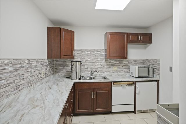 19355 Turnberry Way 25GR, Aventura, FL 33180