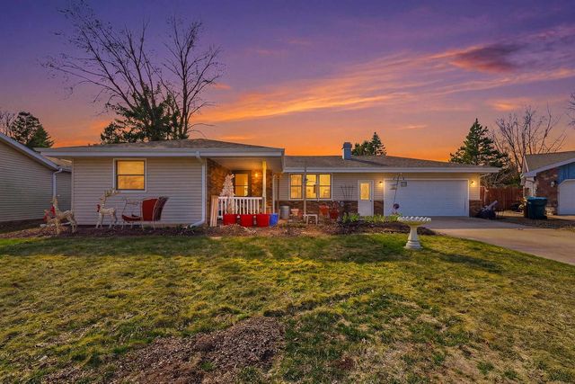 2149 N Connies Court, Appleton, WI 54914